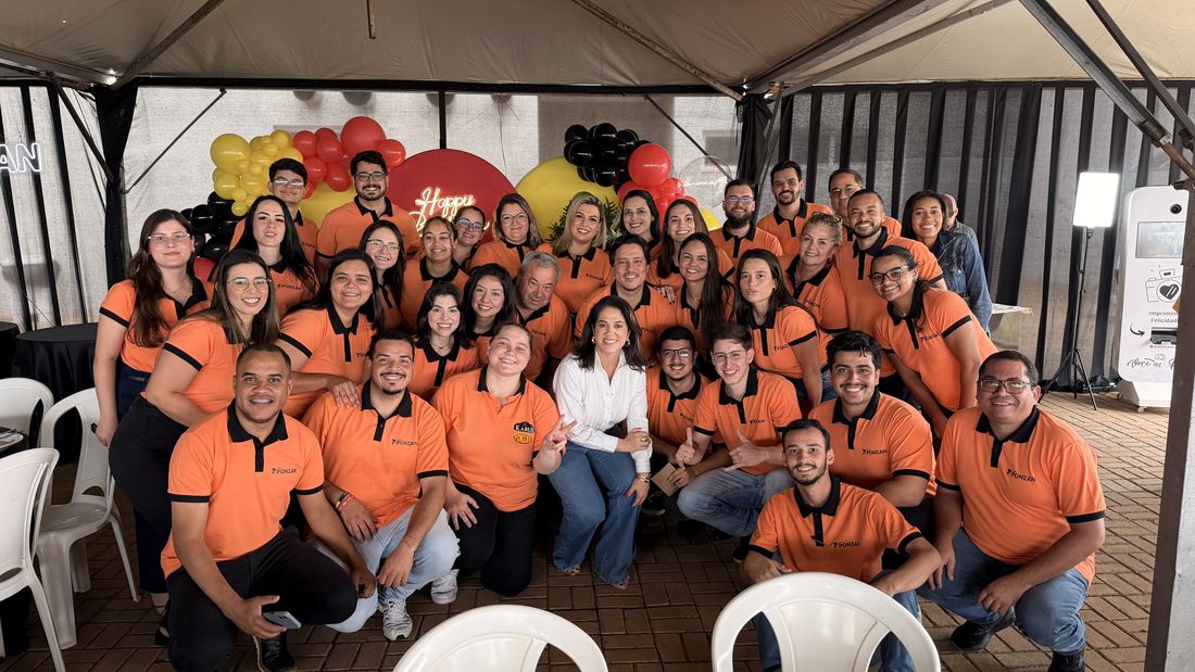 Equipe da Ponzan reunida em um evento